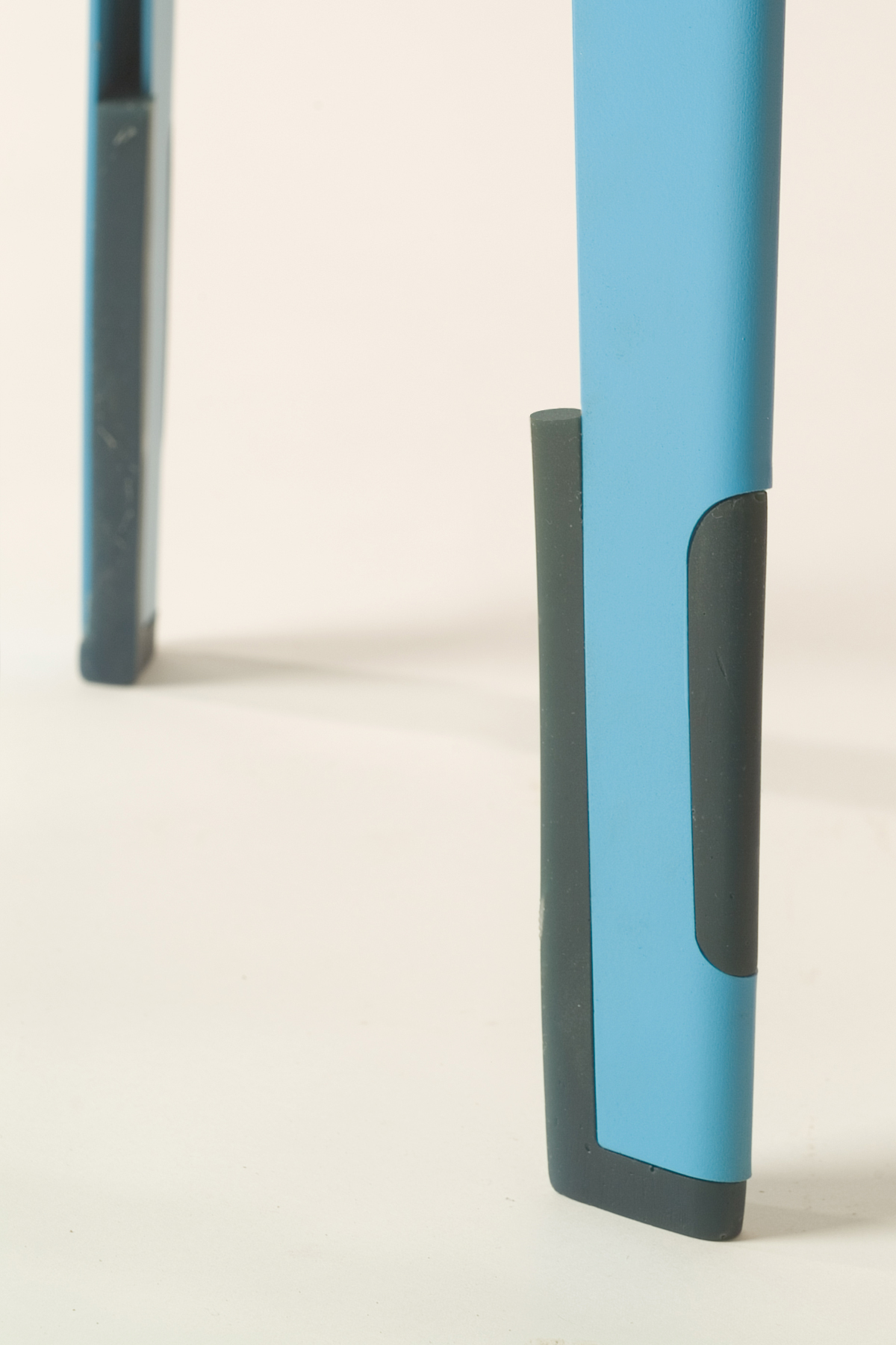 KVETCH STOOL 4